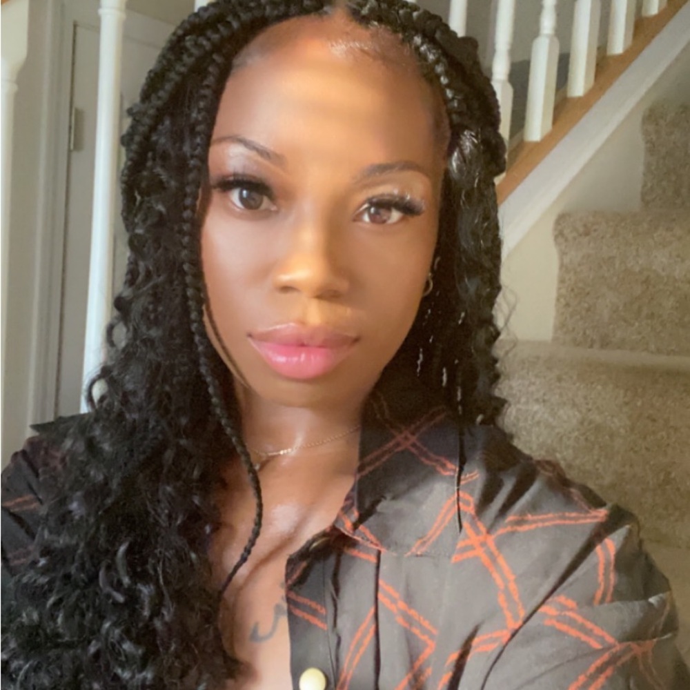 Meet your Posher, Dominique